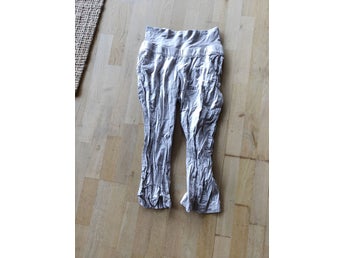 H&M Mama beigea byxor, storlek S