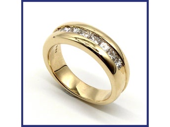 Ring, 18K guld, allians, naturliga princesslipade diamanter (0,9ct, stl 16,9mm)