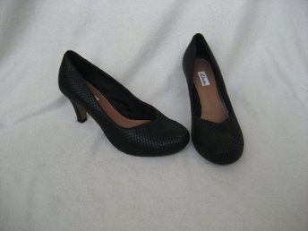Clarks chorus best sale voice black suede