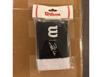 Wilson Tennisarmband Svart med Vit Logotyp och Signatur