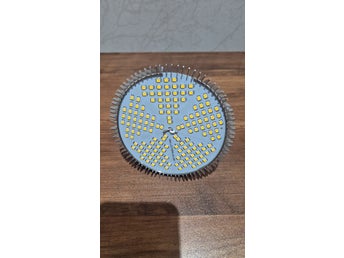 LED Grow Light Bulb with Heat Sink Base (NOT SURE OF THE WATT)