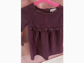 Newbie lila tröja i stl 80 med söta detaljer Newbie lila tröja i stl 80 med söta detaljer