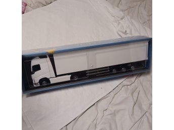 Emek Volvo FH Box Van Semitrailer, Artikelnummer 81132
