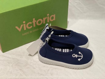 Victoria badsko blå stl 19 Nu 100kr Ord 299kr