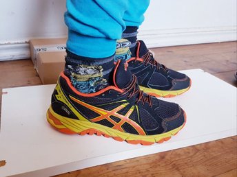 asics stormplay