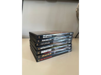 Paket med 7 James Bond-filmer på DVD i matchande 007-utgåvor.