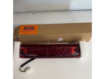 LED 3:e Bromsljus Röd Dodge Ram 1500 2500 3500 2002-2009 Nytt