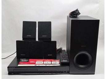 DAV-TZ140 DVD Hemmabiosystem med 5.1-kanals högtalare och subwoofer