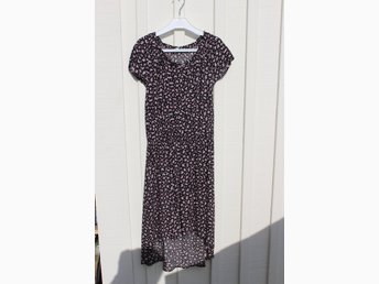 LINDEX småblommig klänning stl 164 Helt ny! LINDEX småblommig klänning stl 164 Helt ny!