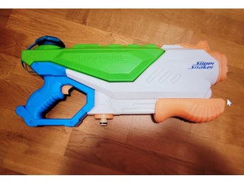 Nerf Super Soaker Floodfire vattenpistol.