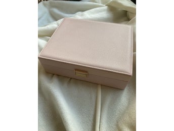 Rosa smyckesskrin