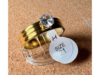 NY slät ring bred guld stål - stor vit diamant sten - 21 mm - förlovningsring