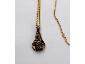 HALSBAND i BRONS VIKINGASMYCKE Ser nästan ut som guld.