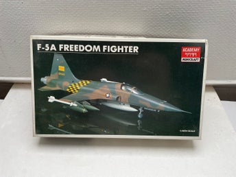 Byggmodell Academy vintage oanvänd/inplastad - F-5A Freedom fighter 1:48