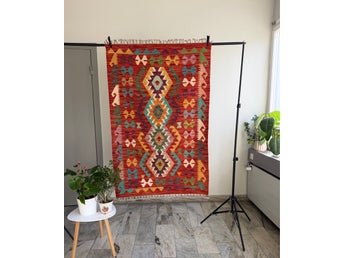 Handvävd ullmatta med geometriskt mönster 148 x 98 cm