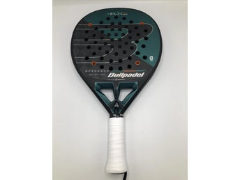 Bullpadel Hack 04 Hybrid 2025
