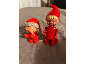 2 retro tomtar vars främsta uppgift är att vara gulliga