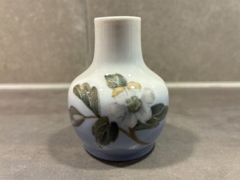 Royal Copenhagen! Mindre vas! Kunglig Dansk! Nr 366 / 116! Jugend / Art Nouveau