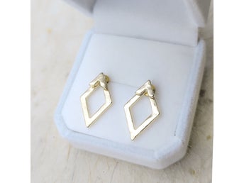 Örhängen geometrisk form guldiga studs stål minimalistisk stilren