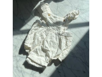 Vit broderad romper - 62 (2-4 månader)