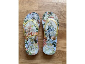 Molo flip flops, strl 33-34