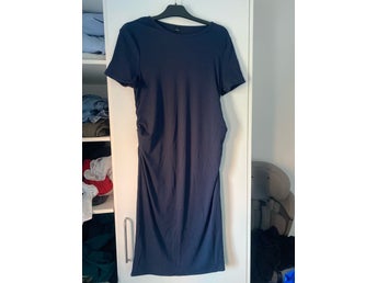 Mörkblå mamma klänning, storlek L