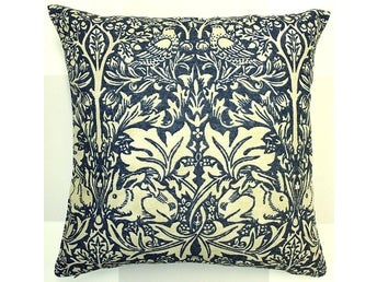 DUBBELSIDIGT KUDDFODRAL - WILLIAM MORRIS - BRER RABBIT BLÅLINNE
