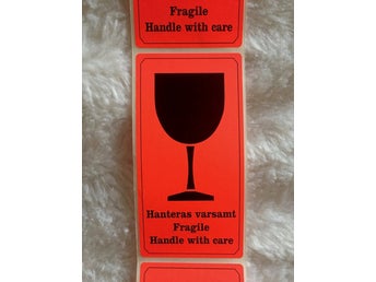 50st Etiketter (Hanteras varsamt - Fragile - Handle with care)
