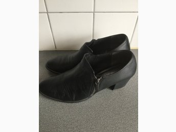Tamaris, svarta skor, storlek 42 Tamaris, svarta skor, storlek 42