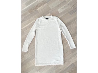 Beige ribbad klänning Stl XS Gina Tricot Lös passform långärmad dam halvpolo