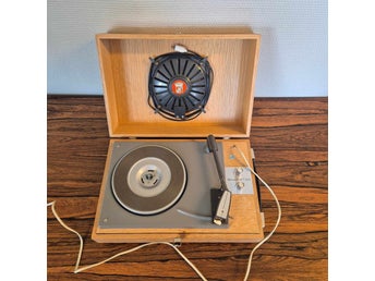 1 retro bärbar skivspelare, Garrard GFT-22a, 1900-tal, 37*25 cm