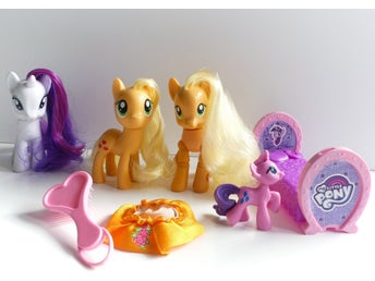Lot Hasbro My little Pony Hästar MLP + Säng & Tillbehör mm 1980-10-tal #40