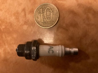 Antikt tändstift AC 103 Flint Michigan till veteranbil från USA
