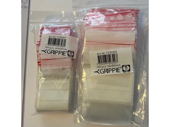 tomma plastpåsar 2 olika sorter.