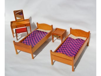 Lundby retro sovrums möblemang i teak. 2 st sängar, 1 st sängbord + sminkbord.