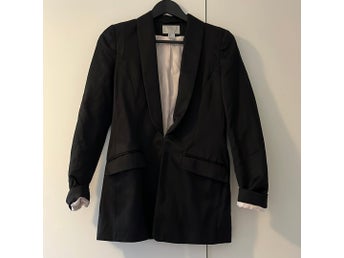 Jättefin svart damkavaj från H&M
