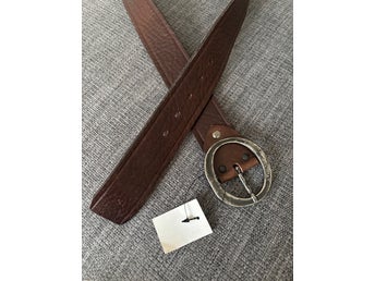 Svensk tillverkat brunt läderbä Storlek 110 Bredd 4,5 cm 🤗