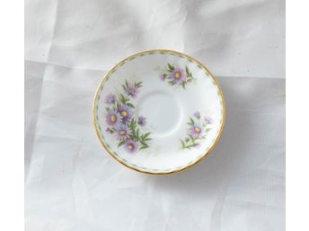 Michaelmas Daisy Aster - Flower of the Month Royal Albert Liten Porslinsfat