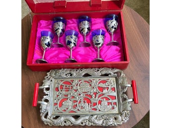 Kinesiskt likörset / snappsglas med drakmotiv & bricka i originalschatull
