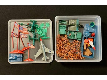 Set Vintage, En Låda med Mix Militärfigurer 70/80-Tal Se Bilder!