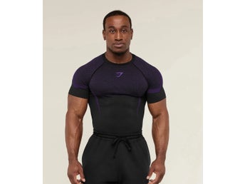 Se produkter som liknar Gymshark Onyx 5.0 Seamless T-.. på Tradera
