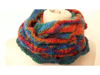Sjal Halsduk Multicolor TUB 90-tal Hantverk Mått ca 31 cm x ca 98 cm