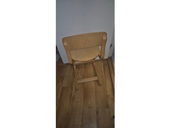 Barnstol i trä