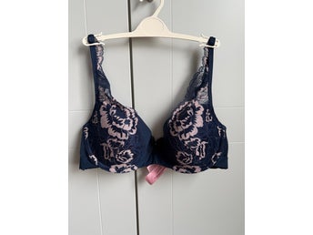 Hunkemöller Delicious Demi Bygel BH Spets Mörkblå 70D