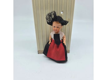 Äldre Docka, Skala?, Miniatyr, Läs info, Se bilder för skick.