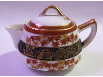 Grädkanna med lock Kutani China hand painted Made in Japan