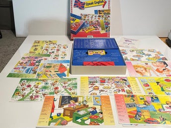 Engelska lekande lätt 1995 - elektroniskt kassettbandspel + bilder Kärnan