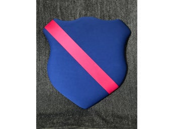 Märkestavla för simmärken/smycken Mörkblå /Knallrosa satin