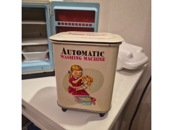 Vintage leksaks tvättmaskin och kylskåp i plåt
