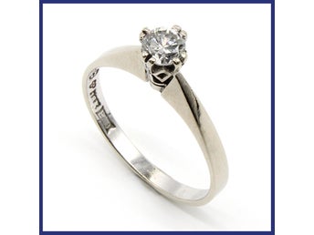 Ring, 18K vitguld, solitär naturlig briljantslipad diamant (0,36ctv, stl 18,4mm)